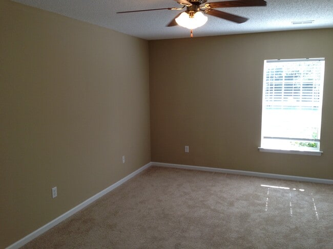 Foto del edificio - 100 Kilpatrick Ct