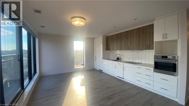 Building Photo - 181 King St S