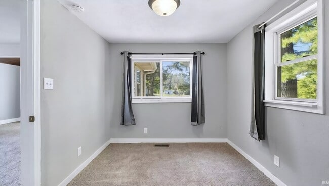 Foto del edificio - 1219 Lawn Ave