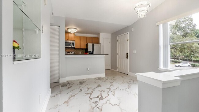 Foto del edificio - 1825 Palm Cove Blvd