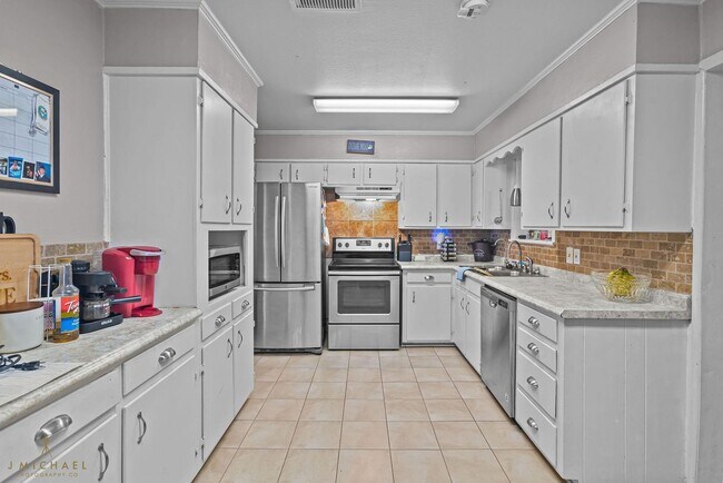 Foto del edificio - 5520 Knollcrest Dr