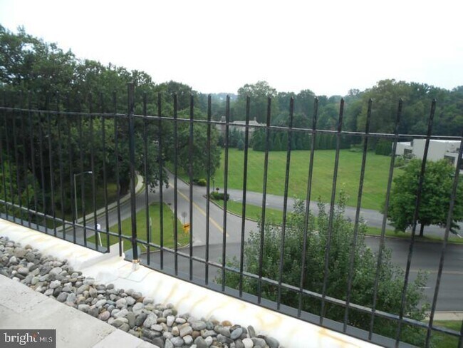 Foto del edificio - 346 E Lancaster Ave