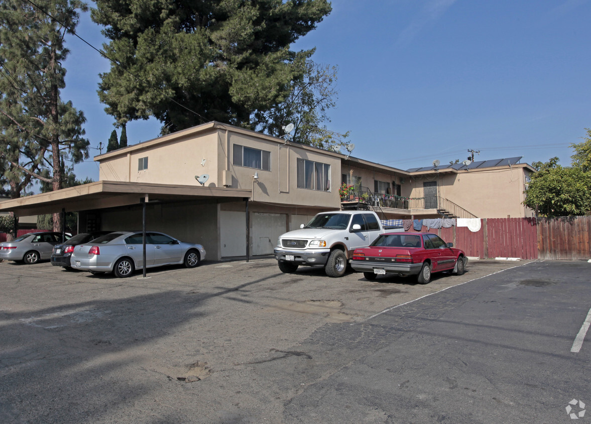 Primary Photo - 10392 Lampson Ave