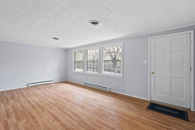 Foto del edificio - Updated 3-Bedroom Home on Quiet Street in Charlotte Court House!