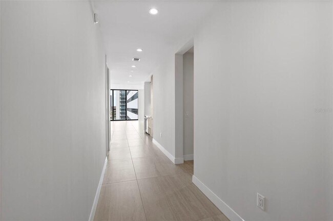Building Photo - 301 1st St S