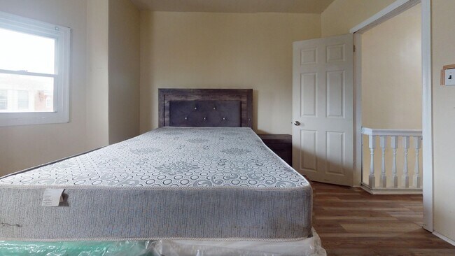 Building Photo - Renovated 3 Br for rent