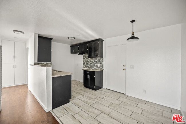 Building Photo - 412 Coronado Terrace