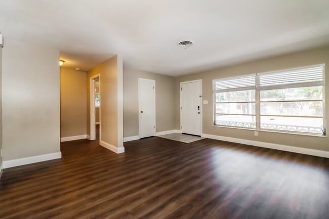 Foto del edificio - 5795 Hillside St