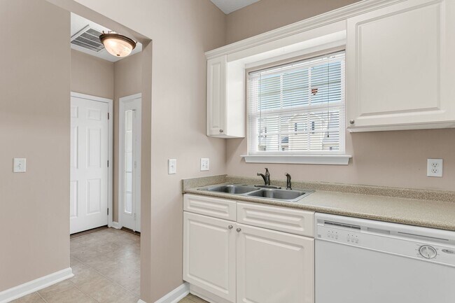 Foto del edificio - 13 Cypress Ln