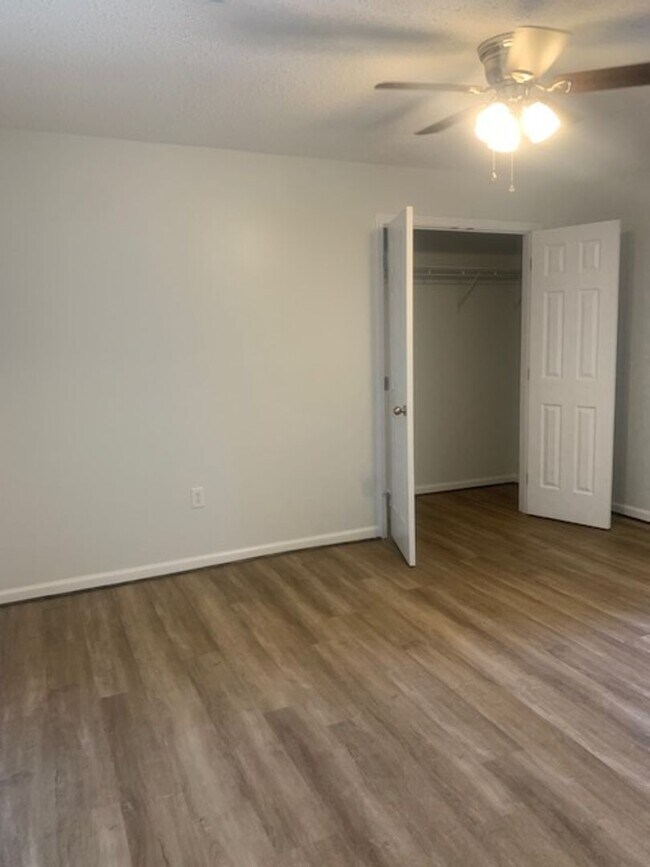 Building Photo - 696 Hiawatha Road