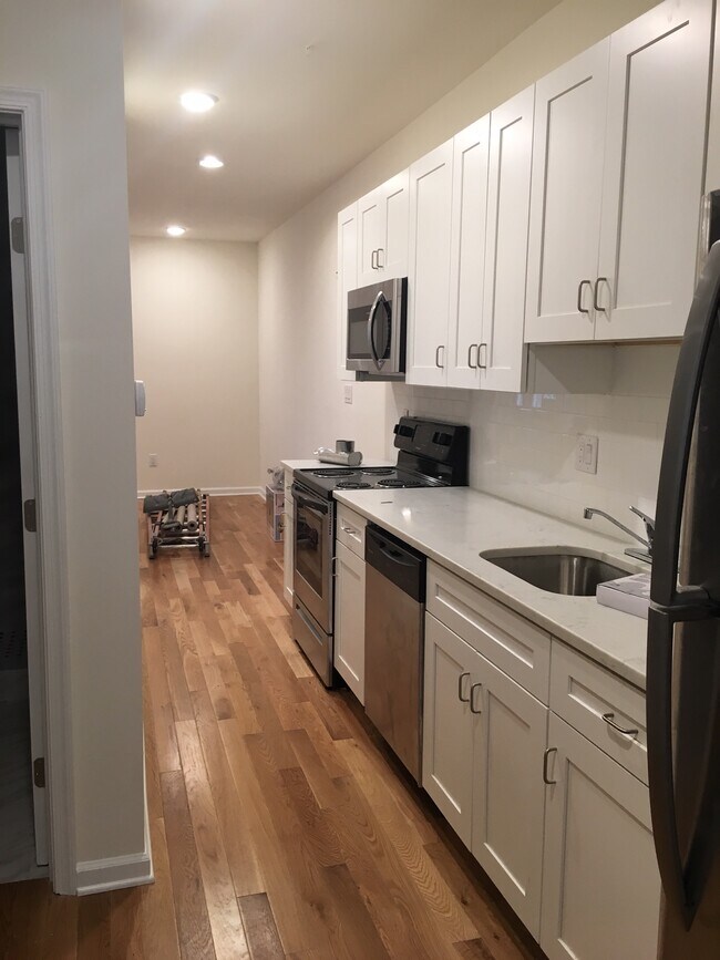 COCINA - 303 N 41st St