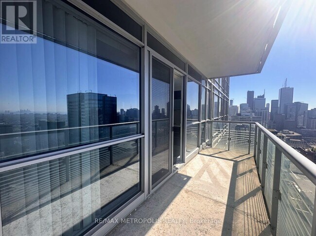 Photo du bâtiment - 386-3386 Yonge St