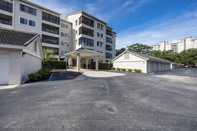Foto del edificio - 900 Arbor Lake Dr