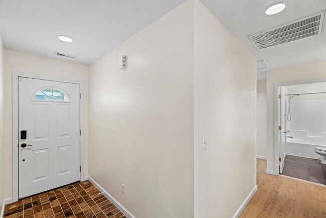 Foto del edificio - 201 Chandler Simpson Ct