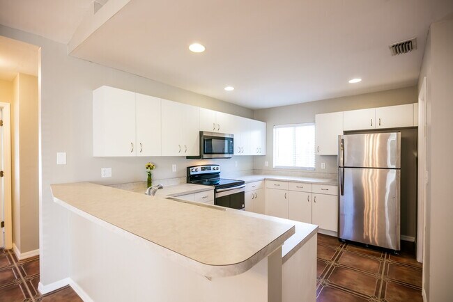 Building Photo - 229 SW 43rd Ln