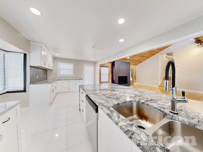 Building Photo - 4963 Preswick Ct