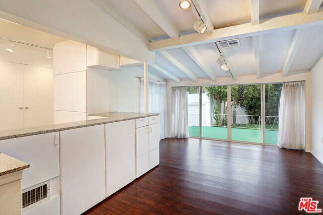 Building Photo - 430 S El Camino Dr