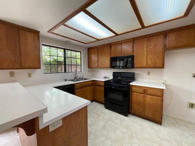 Building Photo - Conveniently Located 4 Bedroom Home