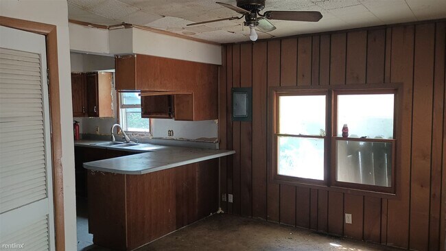 Building Photo - 2 br, 2 bath House - 729 Washington Street