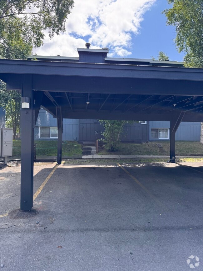 Building Photo - 1660 Eastridge Dr