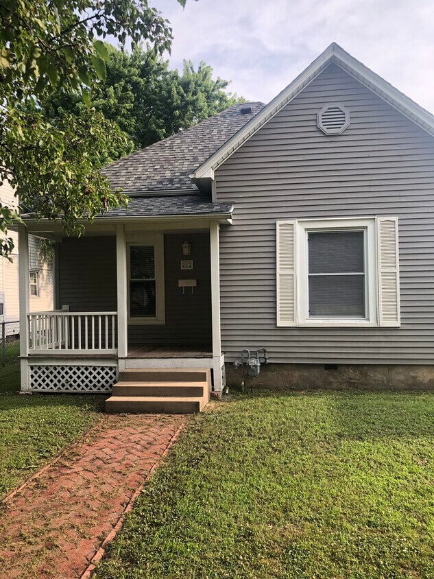 Foto principal - 212 W 4th St