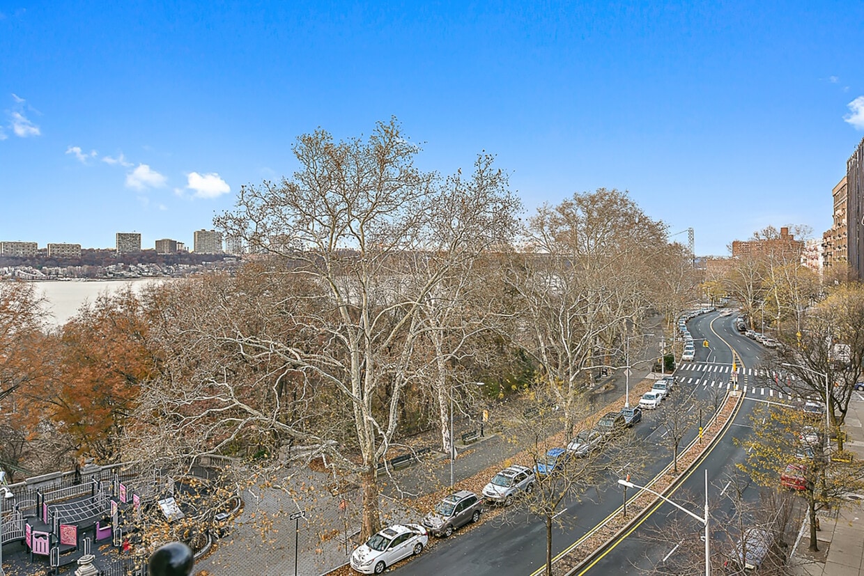 Primary Photo - 706 Riverside Dr