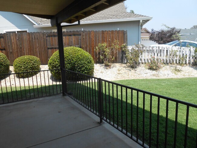 Building Photo - Willow Brook Estates Home in Cul-de-sac