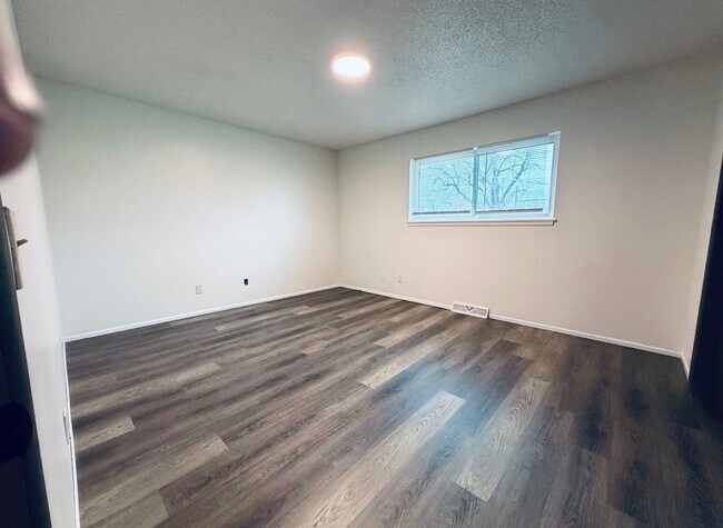 Foto del edificio - 2 bed and so much more!!!