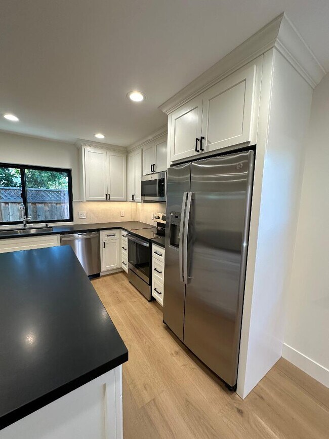 Foto del edificio - 2355 Cory Ave
