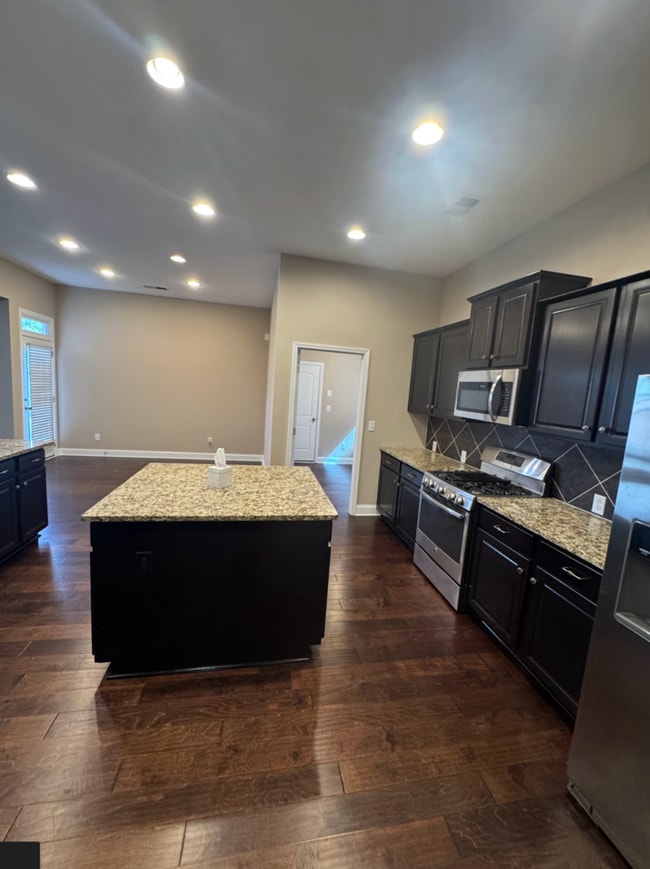Building Photo - Spacious 5-Bedroom Home in Mooresville wit...