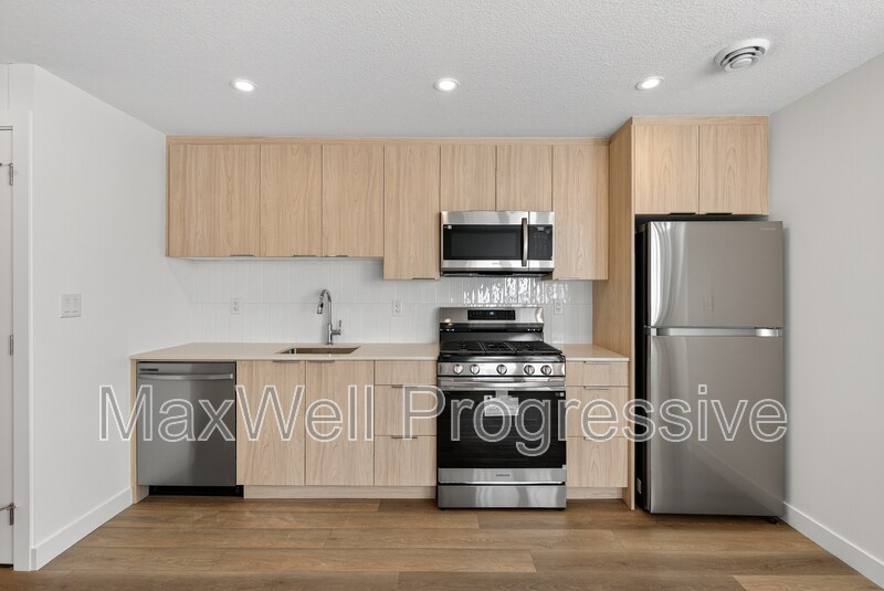 Primary Photo - 11113-11151 51 St NW