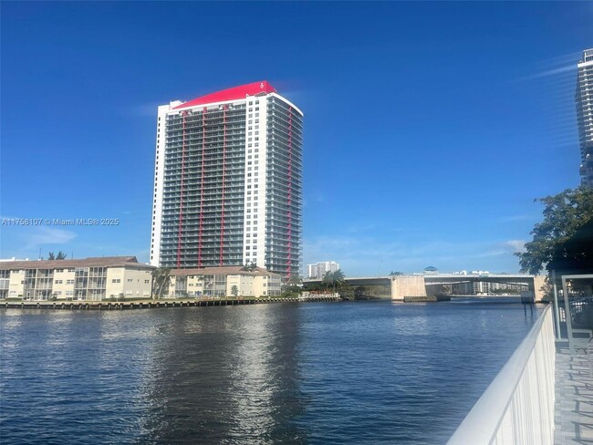 Foto del edificio - 1849 S Ocean Dr