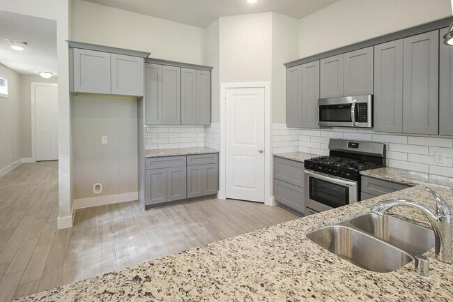 Building Photo - 12970 Centaurus Ct