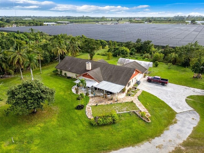 Foto del edificio - 22100 SW 194th Ave
