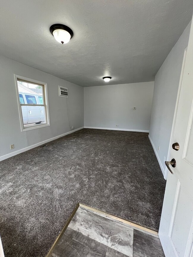 Building Photo - * Wickedly Good Special – Limited Time Onl...