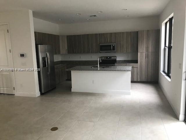 Foto del edificio - 20957 NW 1st Ct