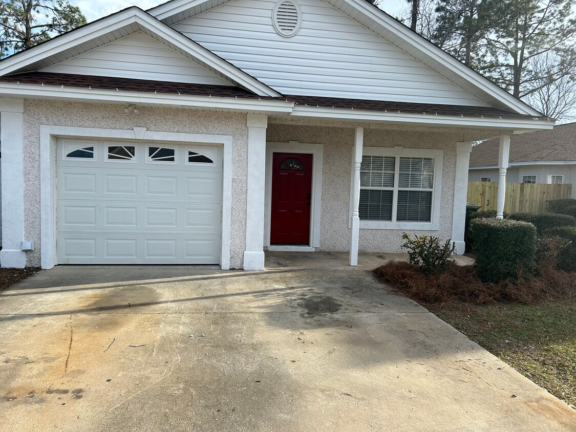 Primary Photo - 3 BR/ 2 BA Duplex with Garage *not section...