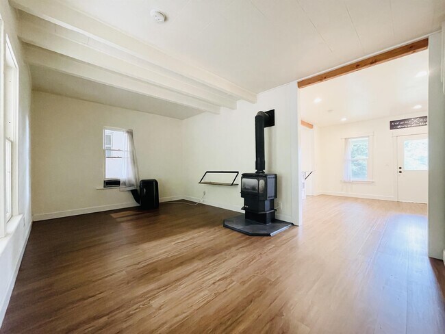 Building Photo - 207 4th Ave