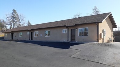 Building Photo - 587 Oakwood Ln