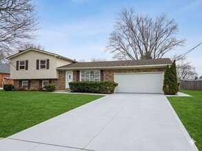 Building Photo - 422 Meadow Ln