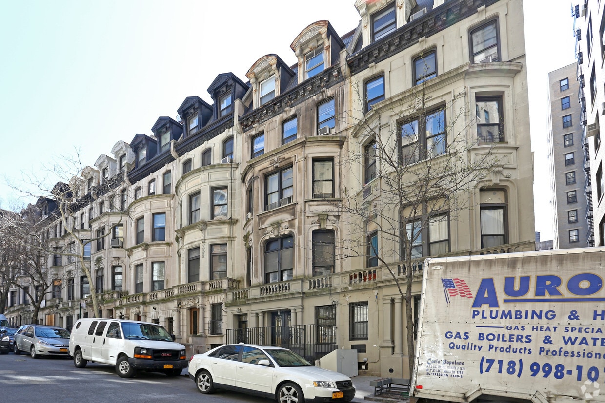 Building Photo - 330 W 101st St