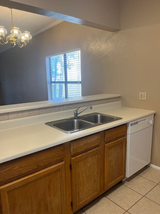 Foto del edificio - 1028 Mockingbird Ln