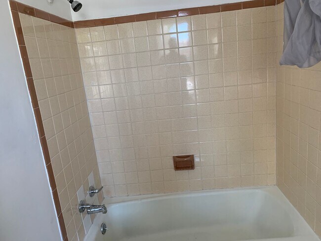 Building Photo - Newly Renovated 3 Bedroom House