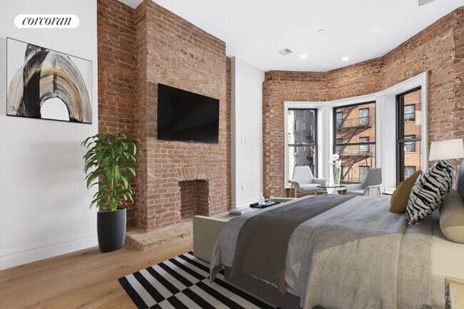 Building Photo - 14 E 21st St