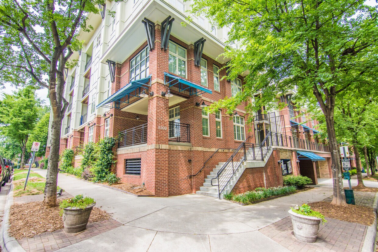 Foto principal - 1101 W 1st St
