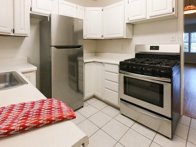 Kitchen. - 488 Montgomery Ferry Rd NE