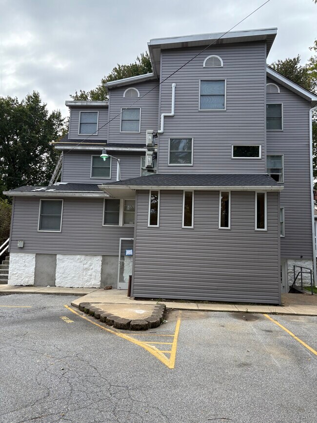 Building Photo - 2 W Delaware Ave