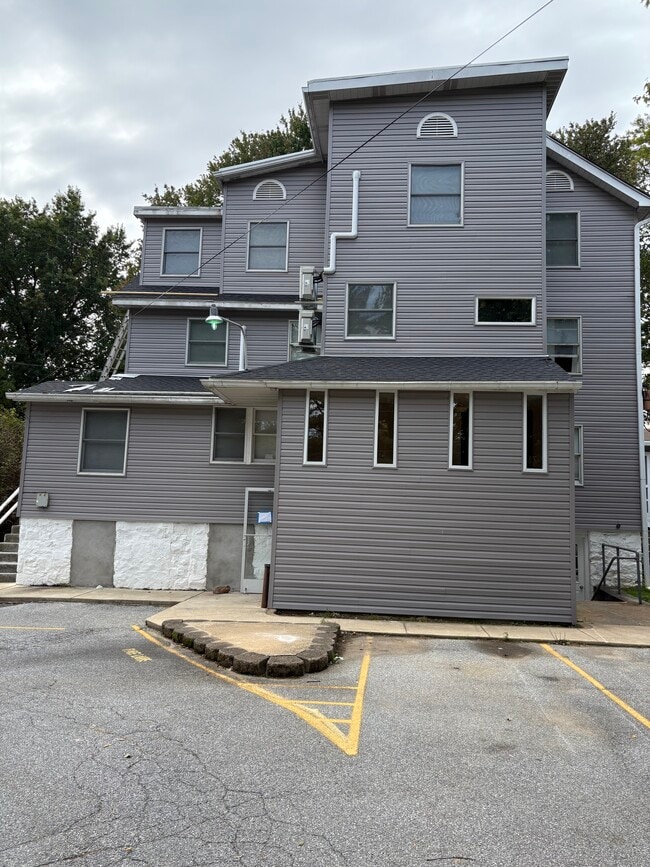 Building Photo - 2 W Delaware Ave