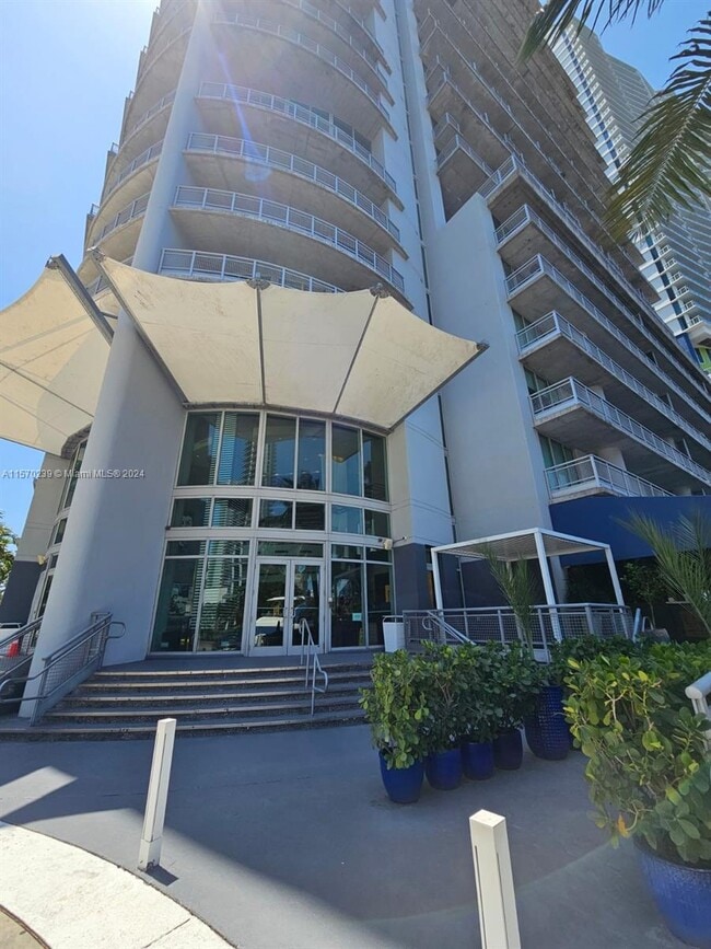 Building Photo - 690 SW 1st Ct