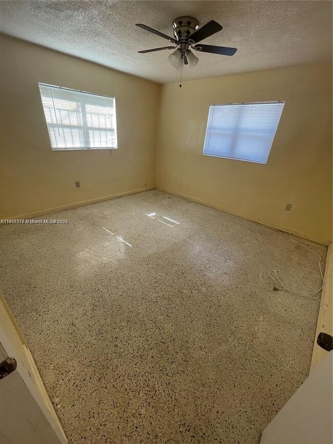 Foto del edificio - 2151 NW 103rd St